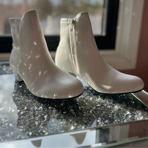 Girl MIA size 5 white boots. Brand new with tags. No box.